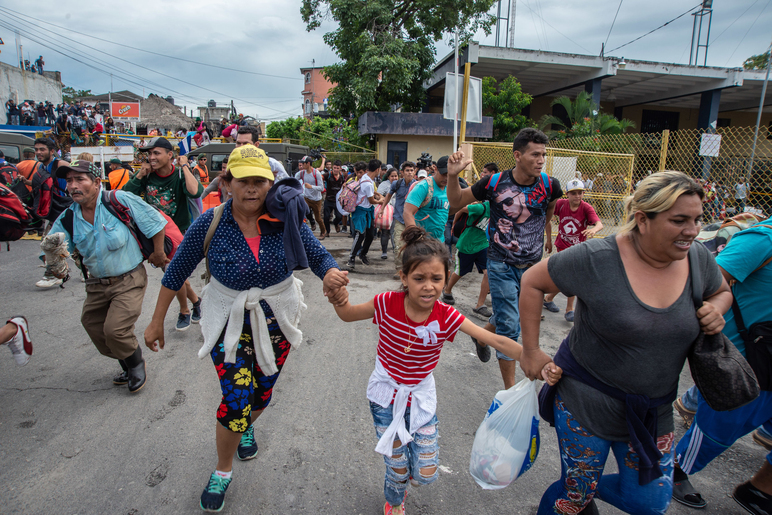  Rompiendo la Frontera. | Breaking through the border. 