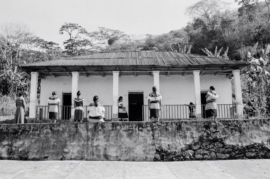 La tierra es de quien la trabaja. Pueblo Nuevo Sitalá, 2019, 35mm blanco y negro. Crédito: Solène Charrasse.