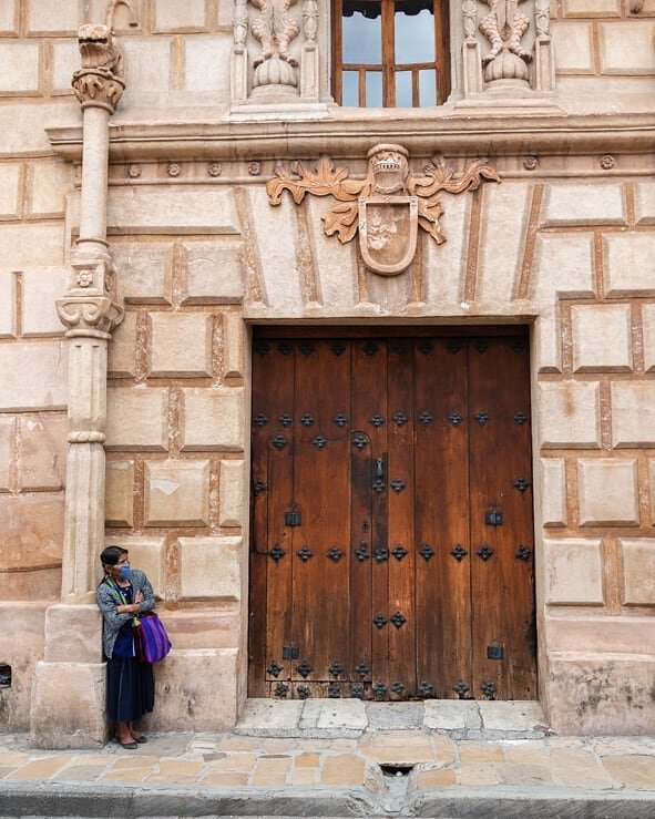 El pueblo m&aacute;gico de San Crist&oacute;bal de las Casas en la fase 3. En el sem&aacute;foro rojo  indicativo para alto contagio por #covid19 . Chiapas. M&eacute;xico. #photojournalism #documetaryphotography #covidmx #coronavirus @batsilab