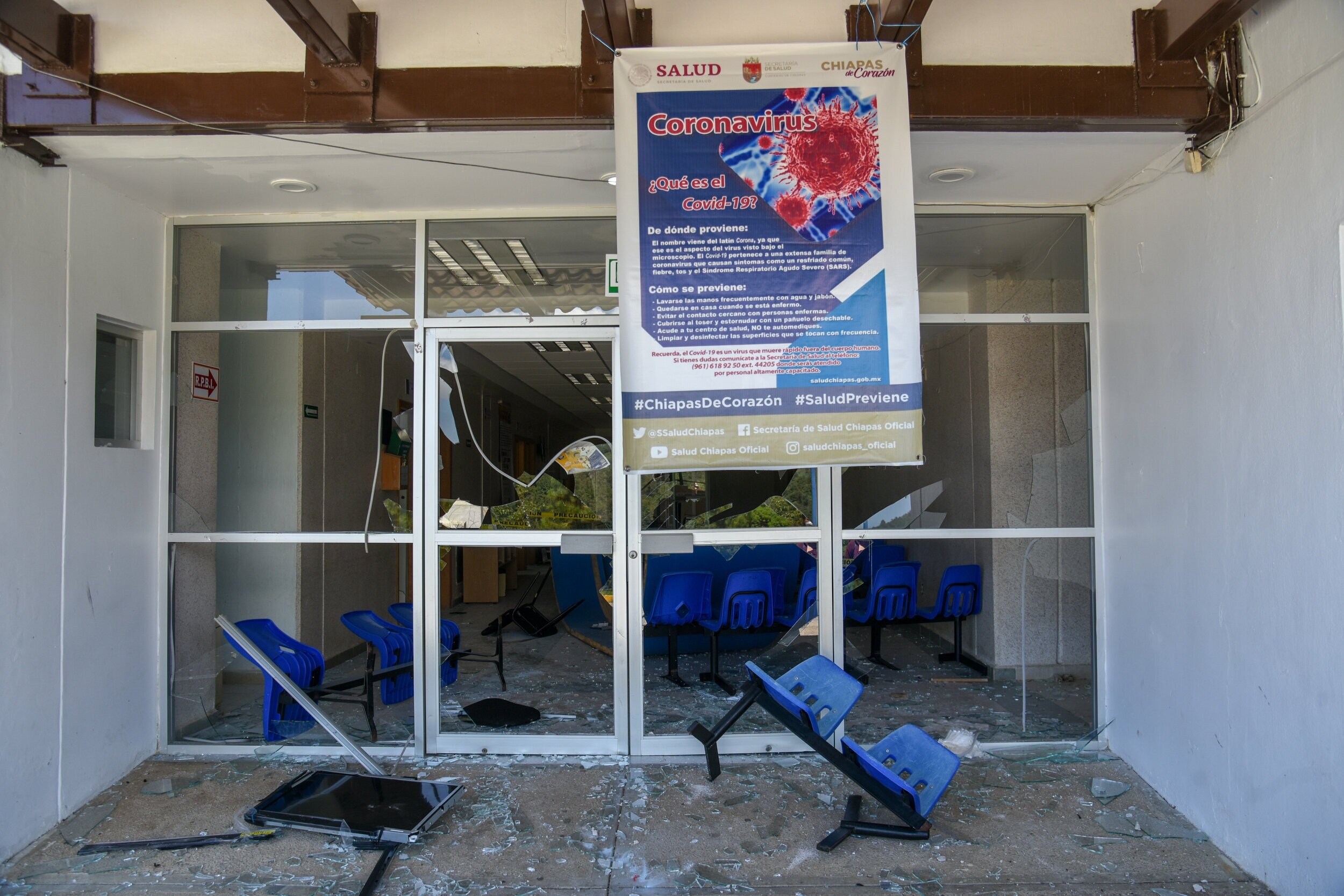  Coronavirus en los Altos de Chiapas. Destrucción del hospital básico de San Andrés Larrainzar debido a rumores sobre el covid19. Fase 3 de la pandemia por covid19. 