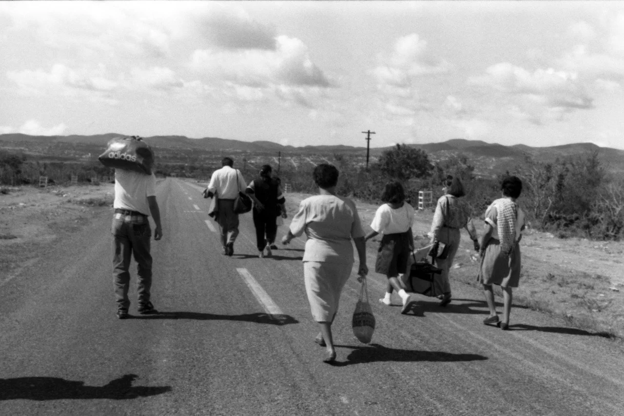   Frida Hartz Rocha “  Éxodo”   (Carretera a Comitán, Chiapas. 1994)  14399 x 9599; impresa en papel Moab Juniper, 20 x 24 pulg.&nbsp;    