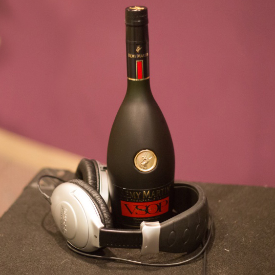 58292d33b4af4cb1538f9d49-details.jpg