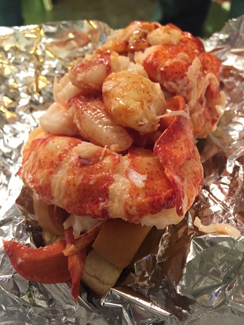 Red's Eats...dear lawd...it's a lot of lobster