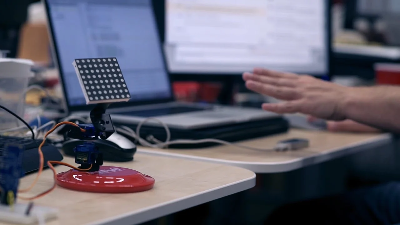 Motion-controlled Servos with Leap Motion & Raspberry Pi
