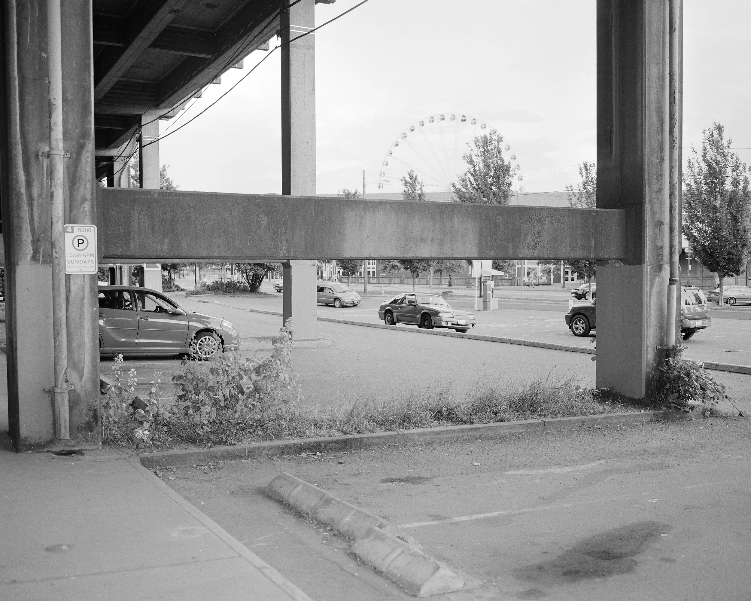 Ferris_Wheel_Under_Freeway.jpg