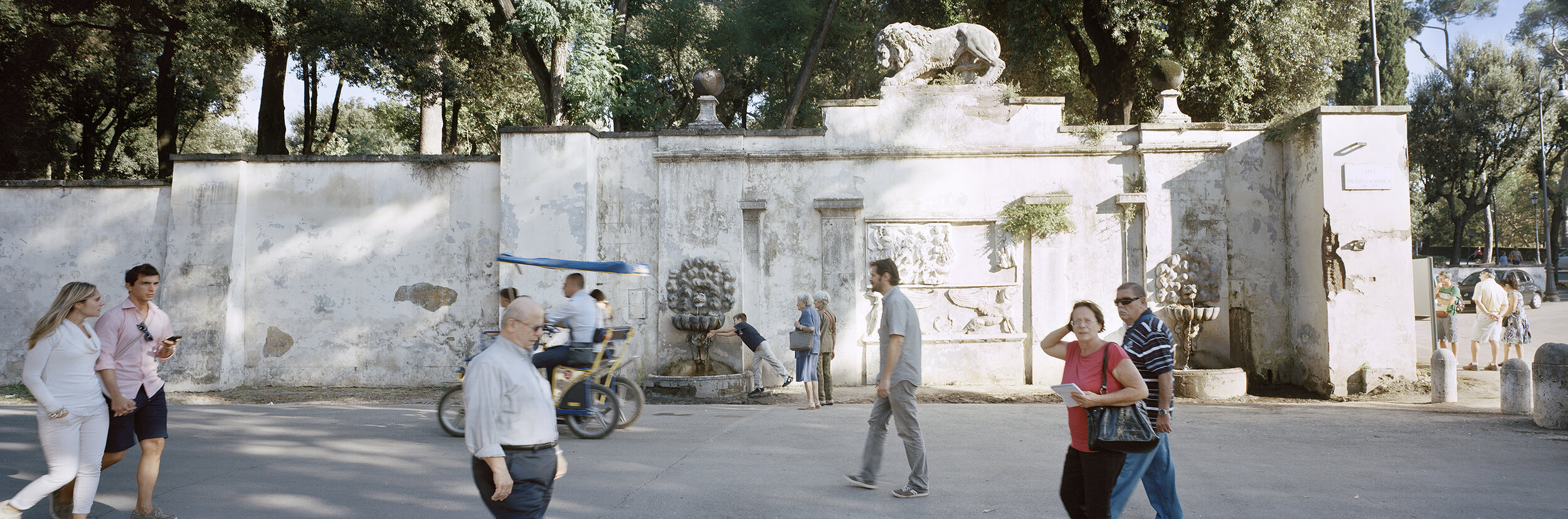 Villa_Borghese_Fountain.jpg