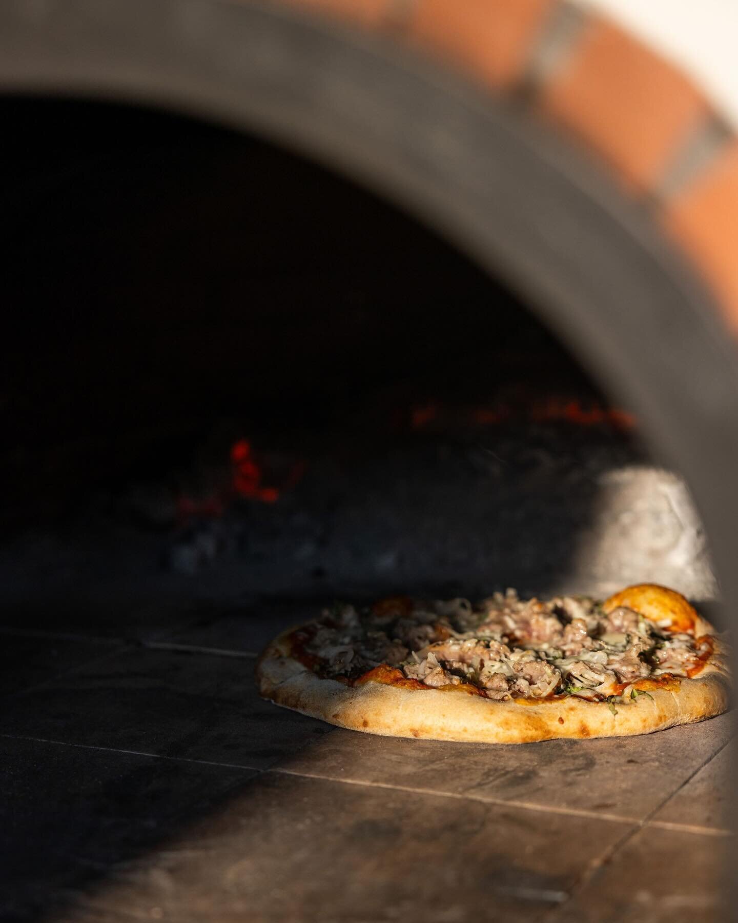 We love making pizza in our brick oven using ingredients from our farmers. Yes please!

#redcloverranch
#farmtotable
#driftless
#driftlesswisconsin 
#travelwisconsin
#retreatcenter
#brickown
#forneauoven