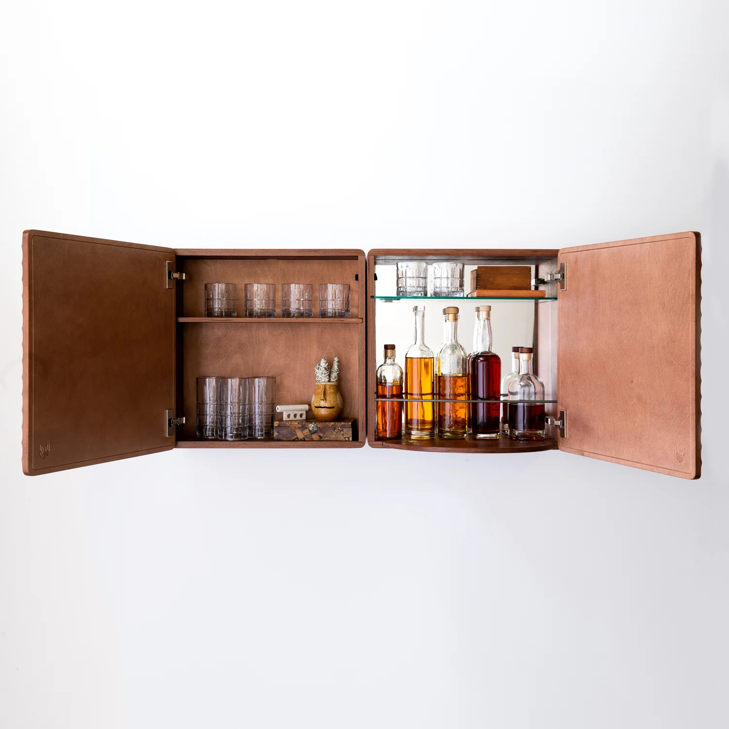 housevh-bar-and-case-1.jpeg
