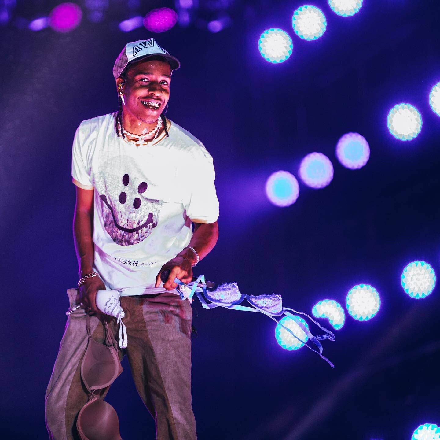 DAY 1 RL MIAMI - hard to describe how grateful I feel to shoot my first festival!! there&rsquo;s something about music and the way it makes people FEEL that cures like no other. Thank you @ciroc for the chance to shoot @rollingloud. This has been on 