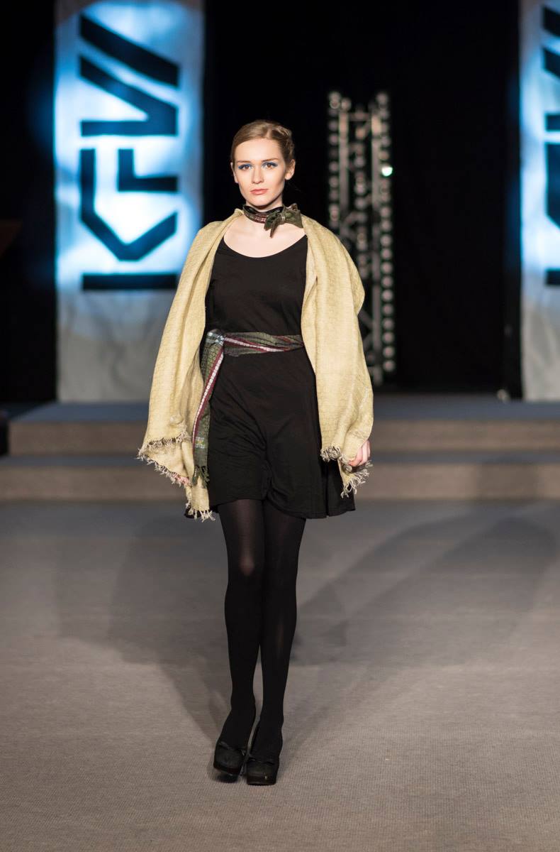 BrendanJoseph_KerryFashionWeek-TheDuckShawl-WicklowMountains_Scarfandbowtie_Green.jpeg