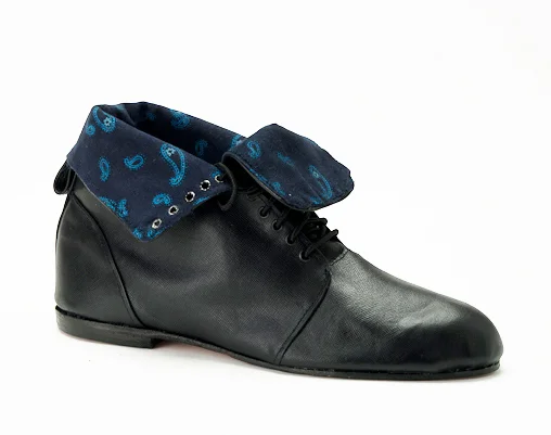 boot folded left.jpg