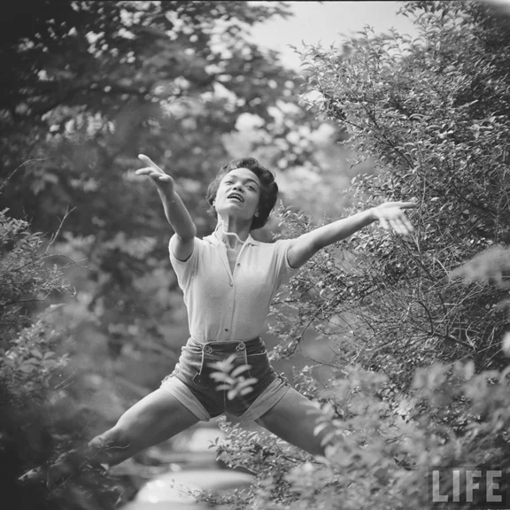 Eartha Kitt 1952. Copyright The Gordon Parks Foundation