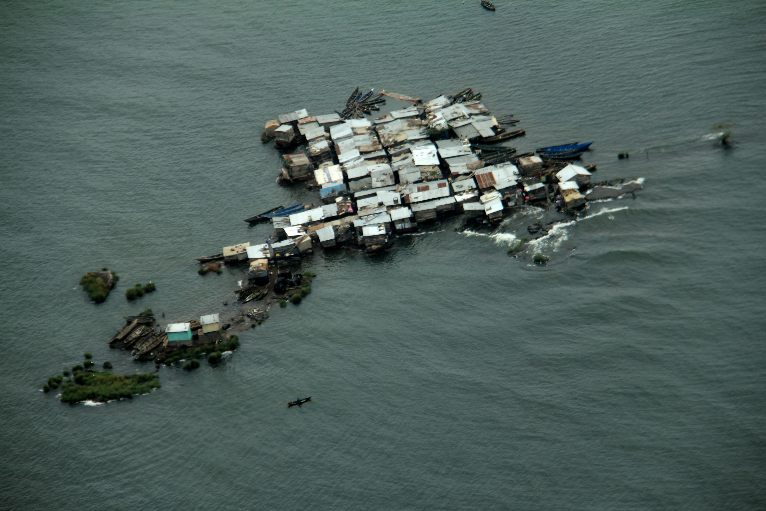 30.12.13 Lake Victoria fishing village.JPG