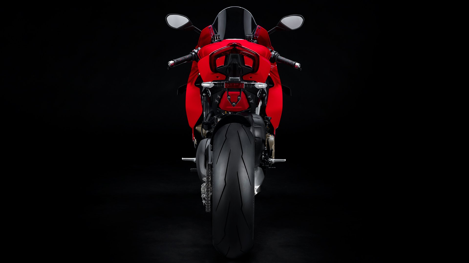 Panigale-MY22-Studio-43-Gallery-1920x1080.jpg