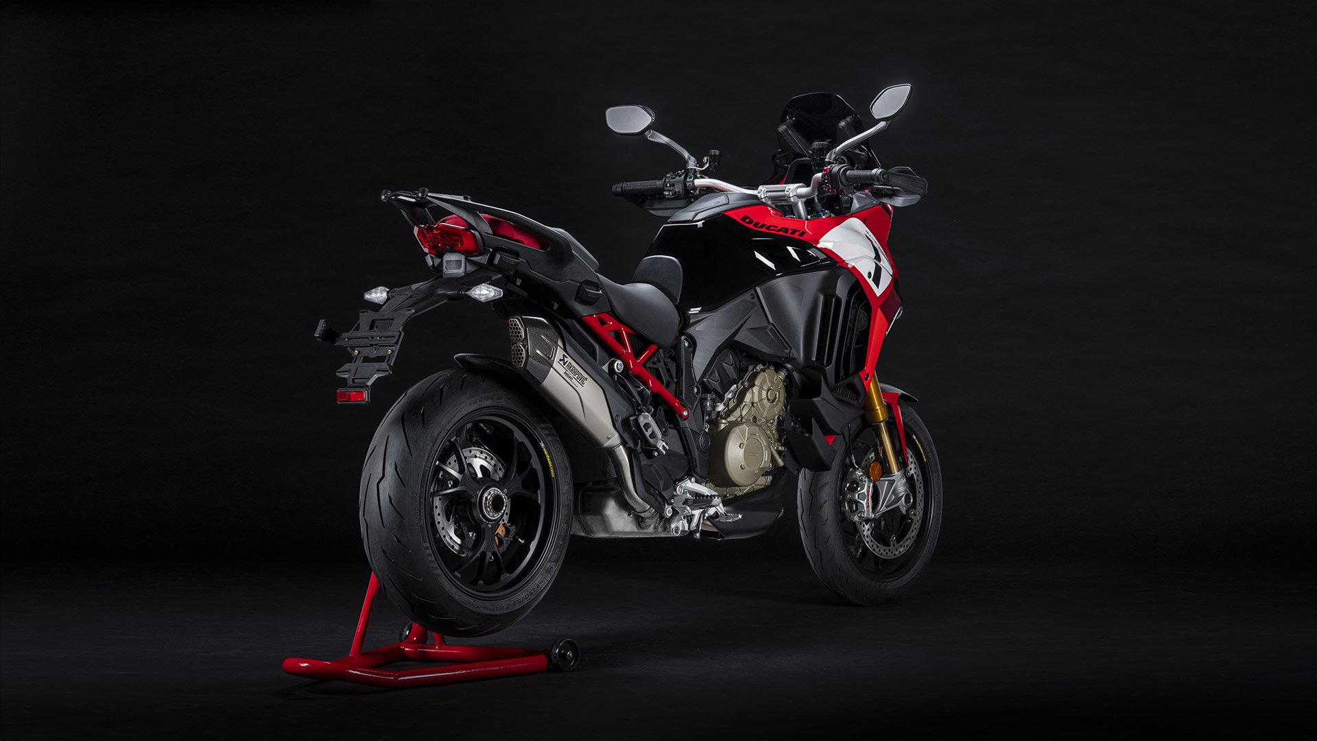 Ducati-MTS-V21N-15-Gallery-Studio-1920x1080.jpg