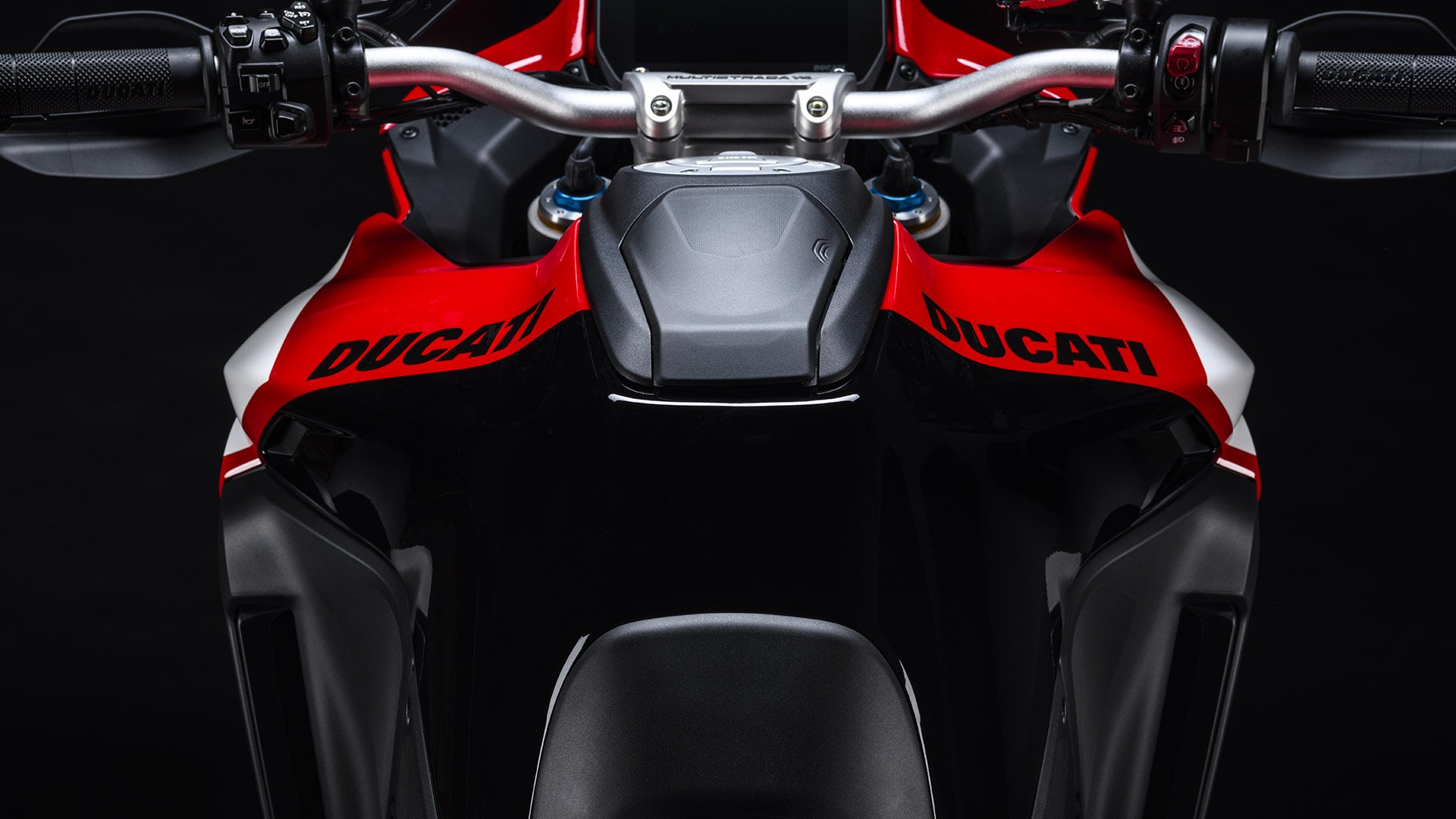 Ducati-MTS-V21N-32-Gallery-Studio-1920x1080.jpg