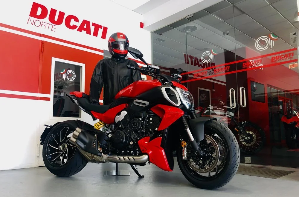 DIAVEL+V4+RED+grande.jpg