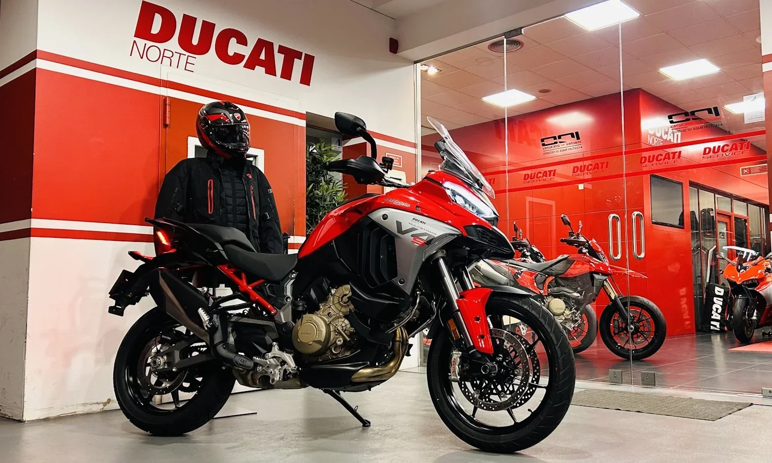 MULTISTRADA+V4+S+RADAR+RED+grande.webp