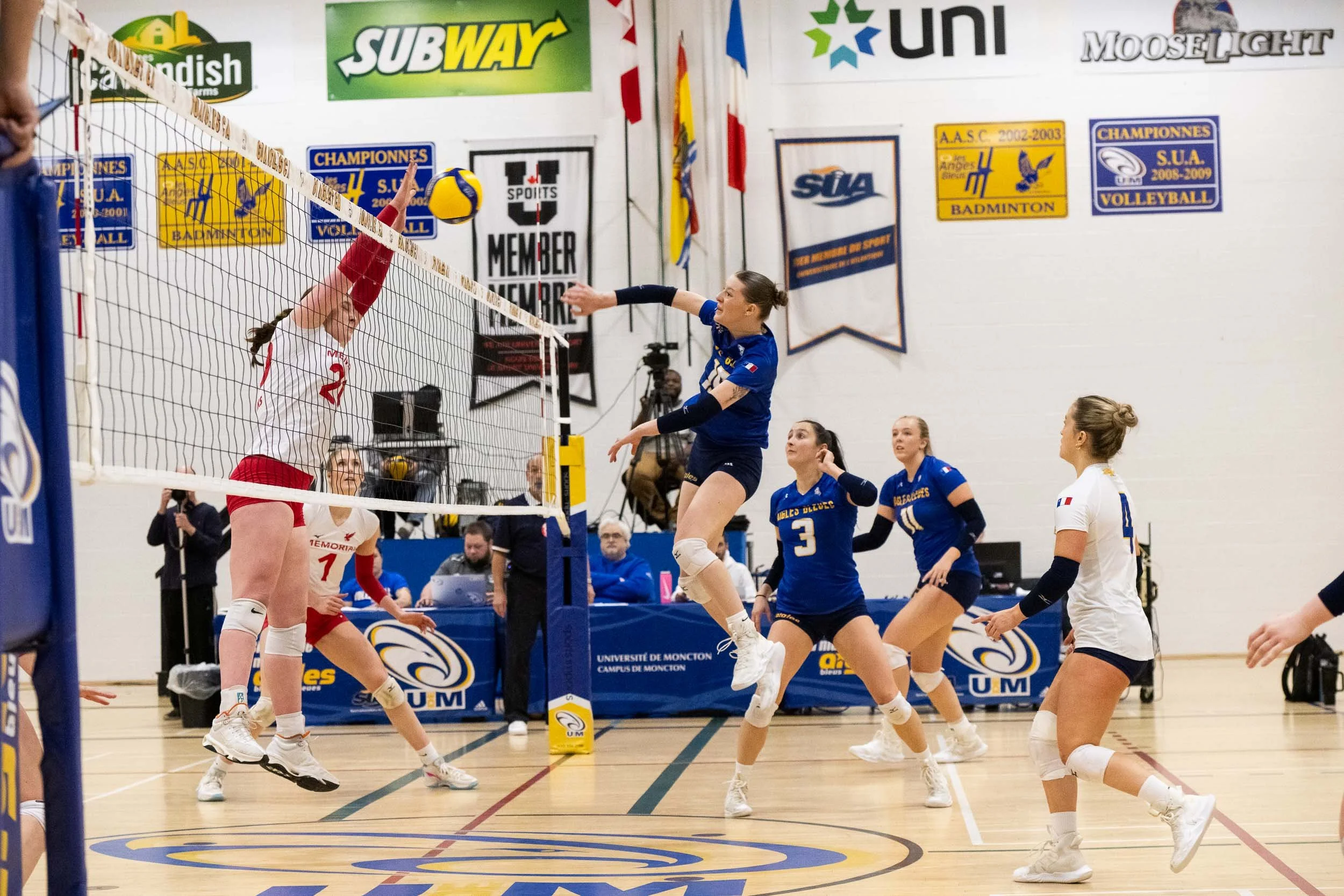 NigelFearonPhotography-UdeMVolleyball-20250118-8307.jpg