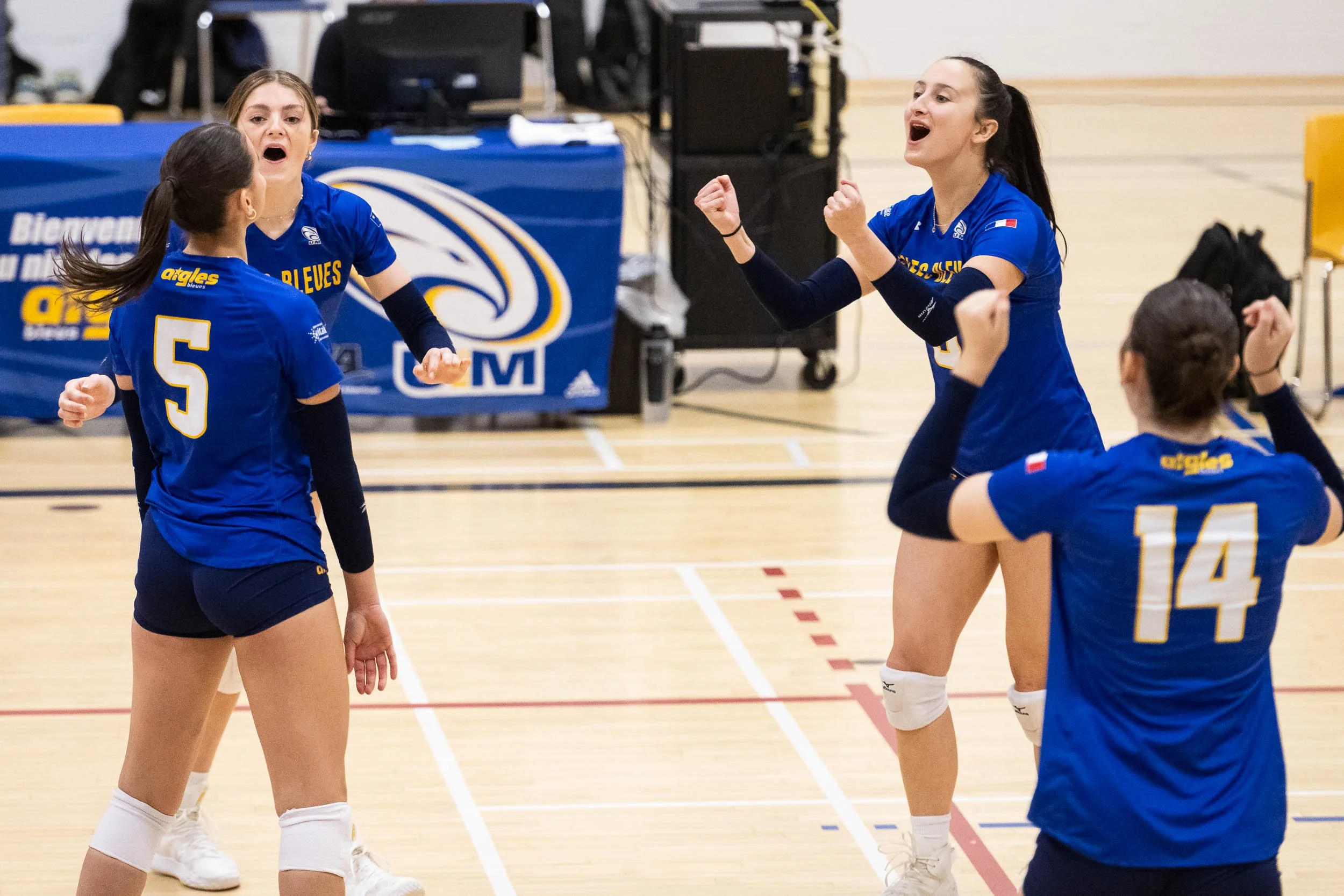 NigelFearonPhotography-UdeMVolleyball-20250118-6688.jpg