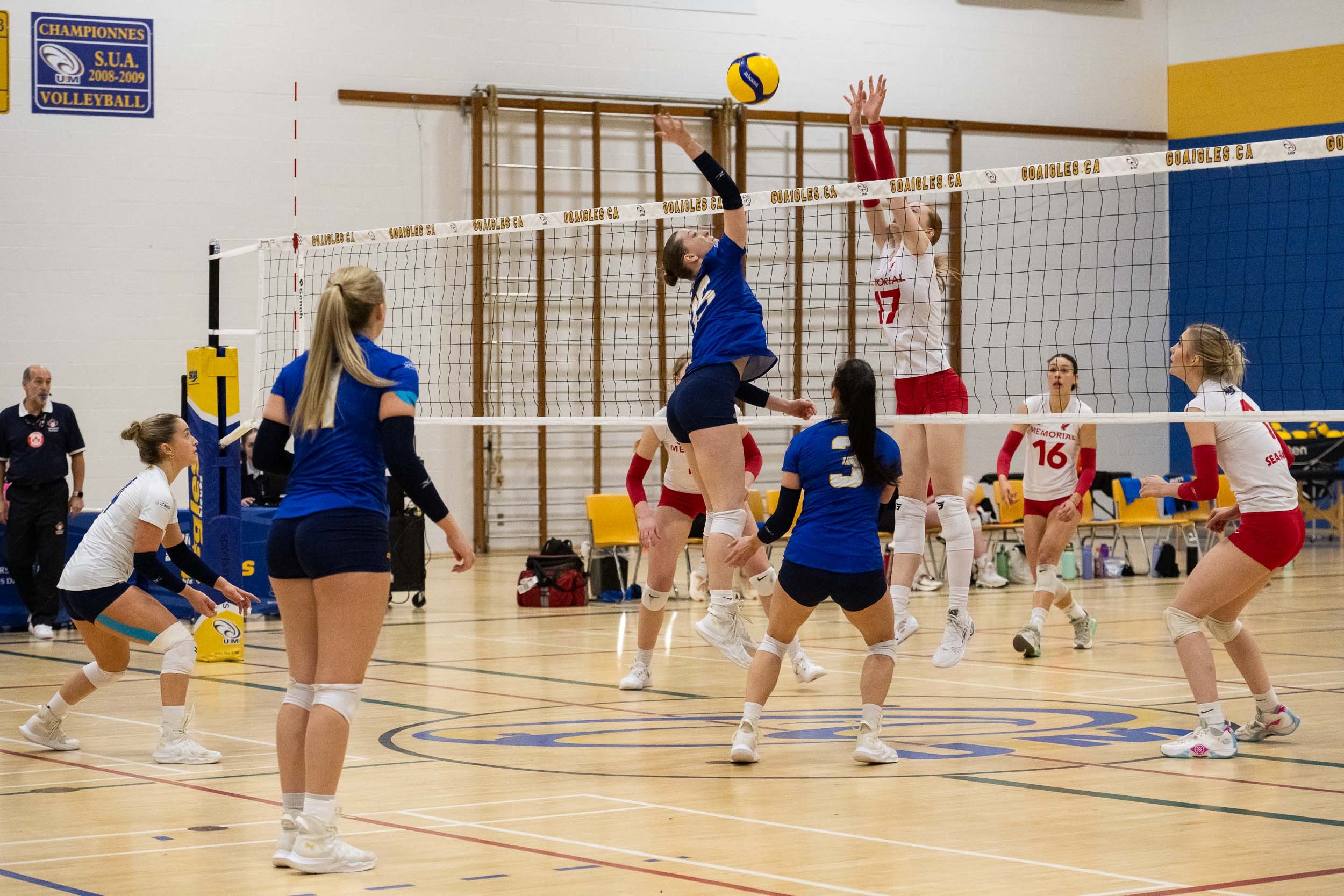 NigelFearonPhotography-UdeMVolleyball-20250118-7077.jpg