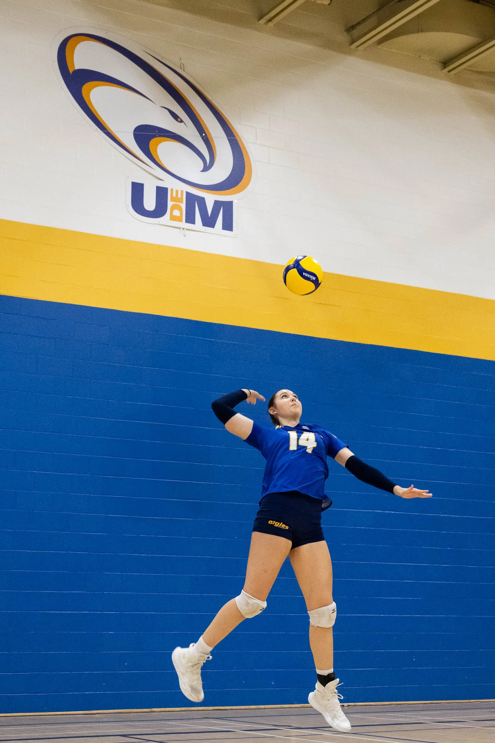NigelFearonPhotography-UdeMVolleyball-20250118-7700.jpg