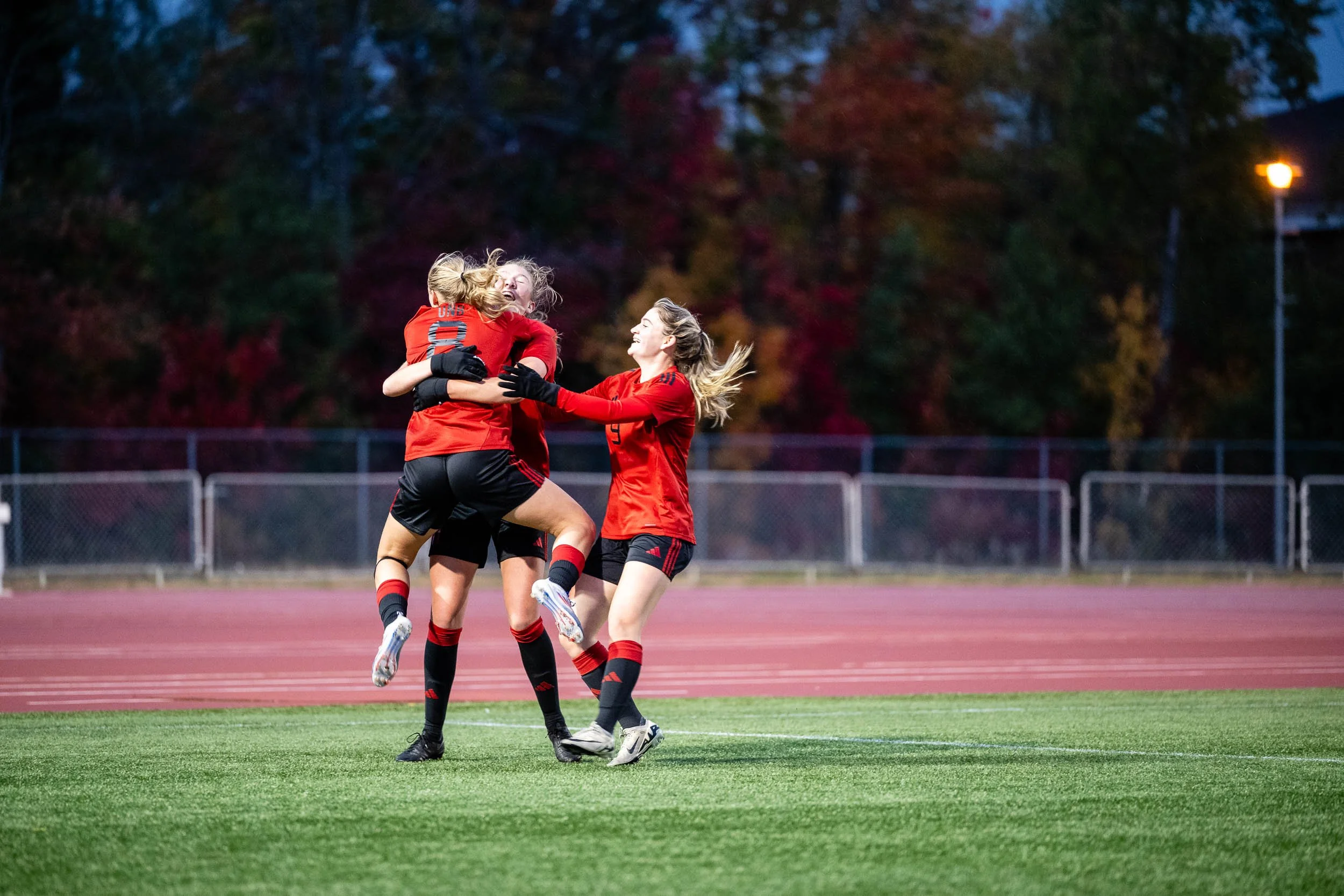 NigelFearonPhotography-UdeMvUNB-WomensSoccer-10152024-0799.jpg