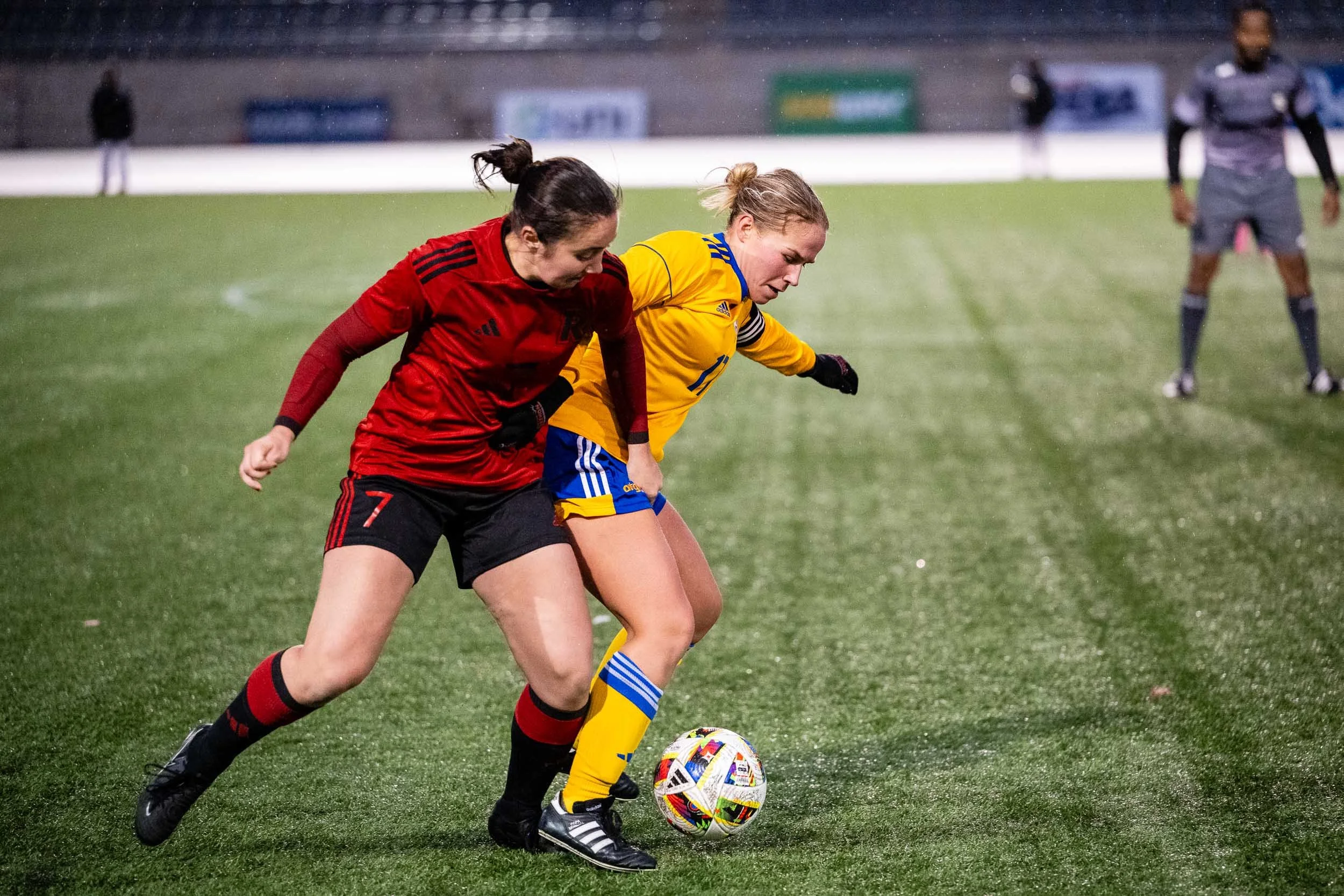 NigelFearonPhotography-UdeMvUNB-WomensSoccer-10152024-0936.jpg