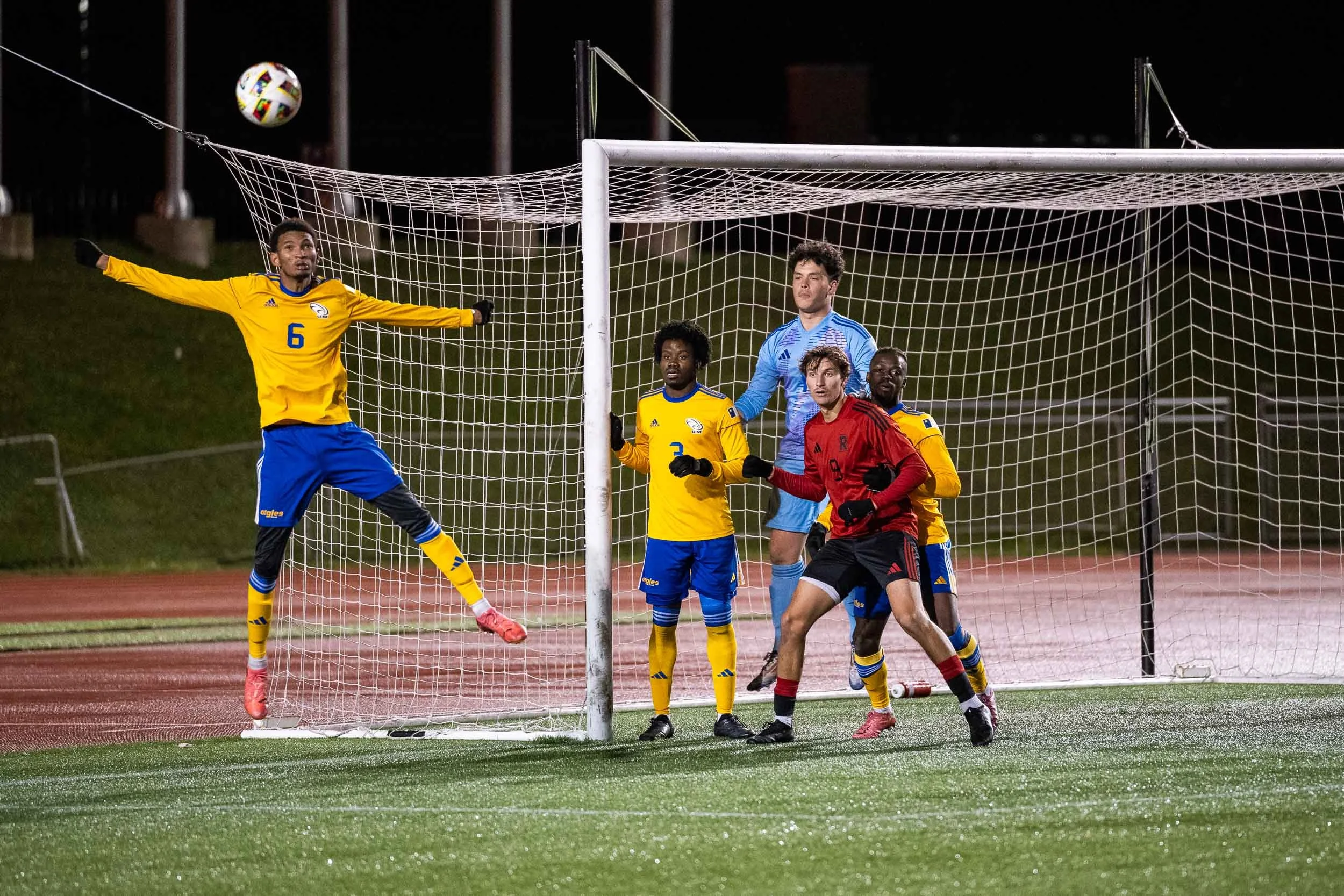 NigelFearonPhotography-UdeMvUNB-MensSoccer-10152024-1604.jpg