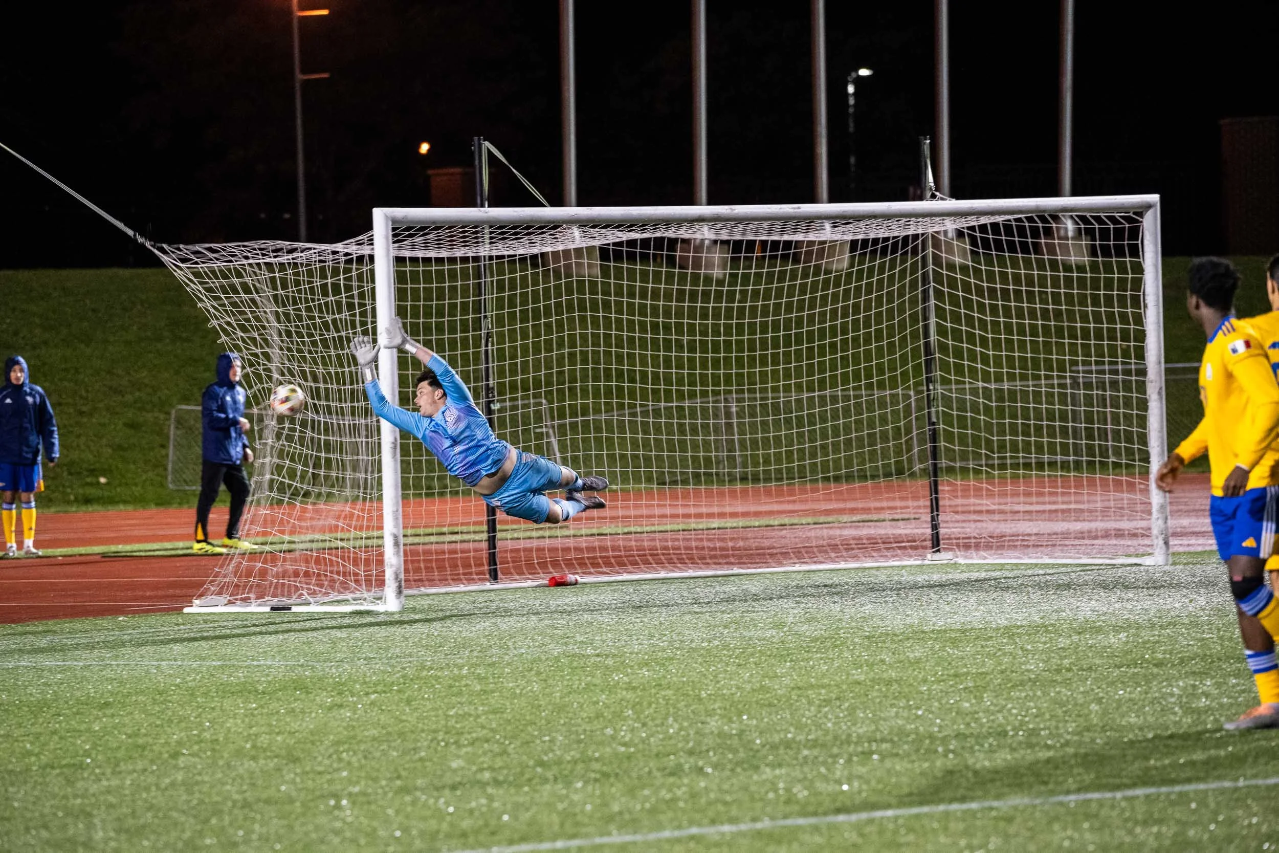 NigelFearonPhotography-UdeMvUNB-MensSoccer-10152024-1686.jpg