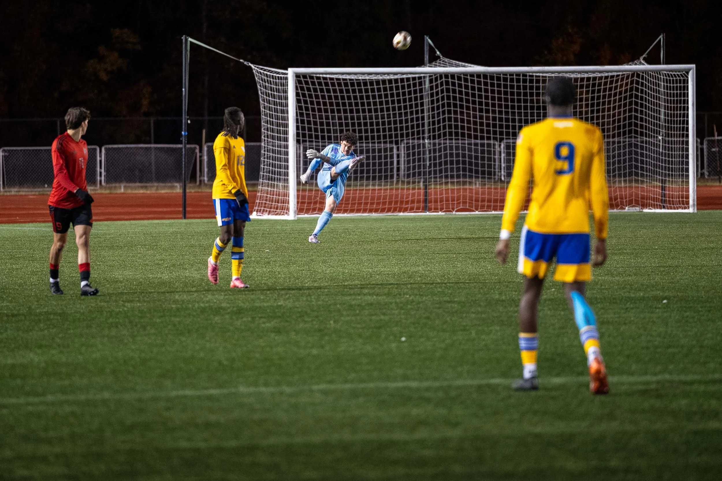 NigelFearonPhotography-UdeMvUNB-MensSoccer-10152024-2089.jpg