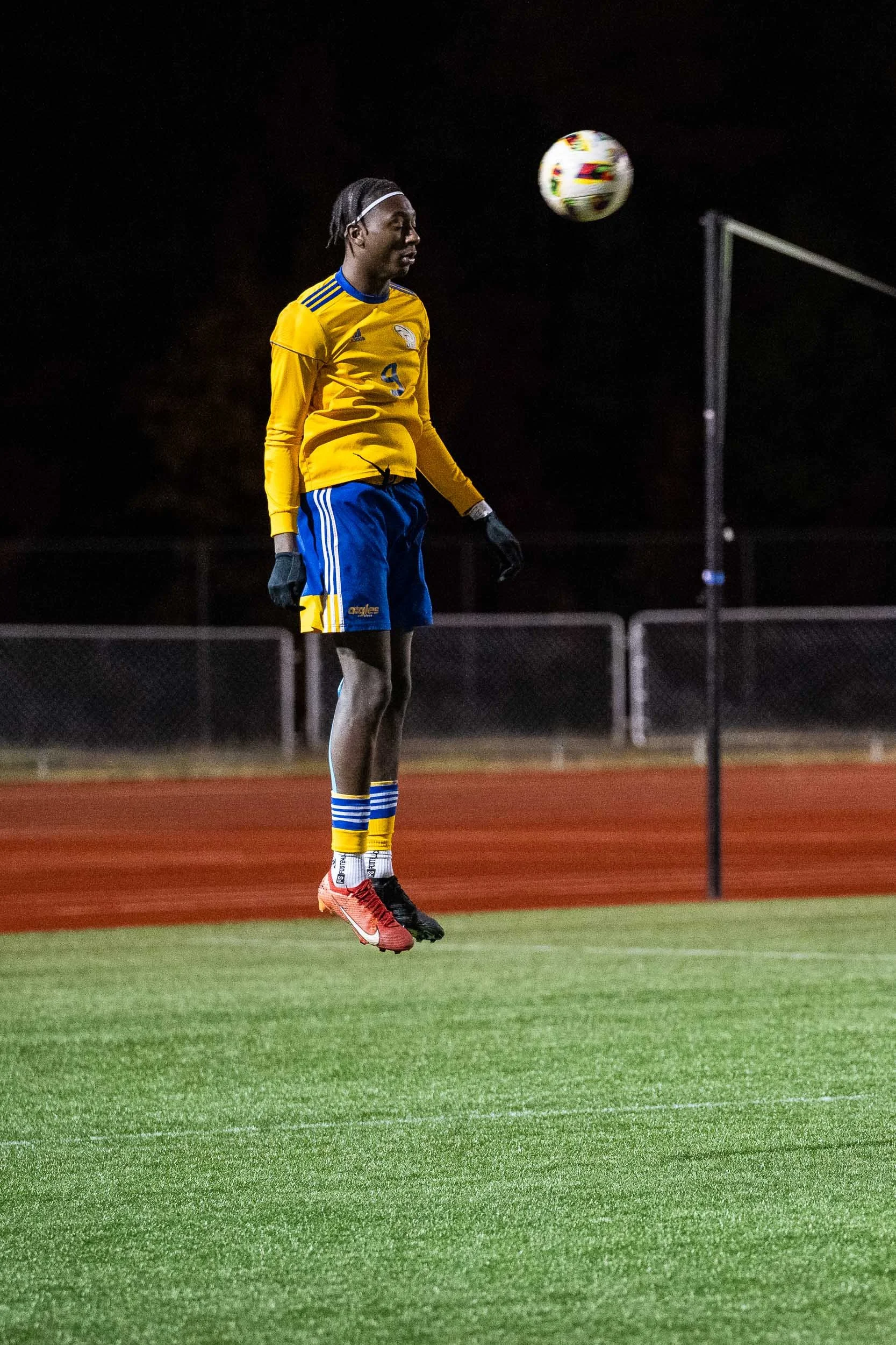 NigelFearonPhotography-UdeMvUNB-MensSoccer-10152024-2237.jpg