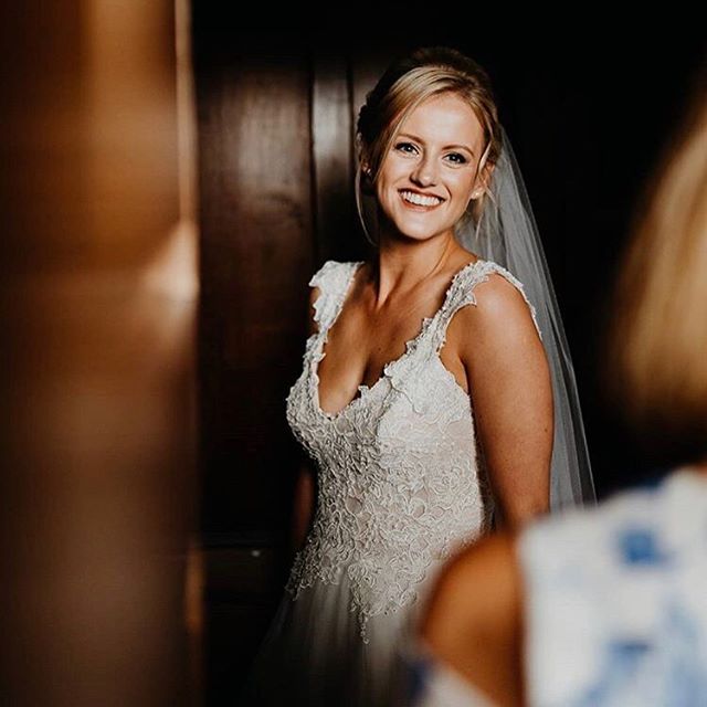 Oh sunshine how happy we are to see you! This weekends set to be a scorcher so I&rsquo;m off to restock on my heat proof, long wear make up essentials so this weekends brides can stay looking flawless in this heatwave.
..
..
Gorgeous photo of beautif