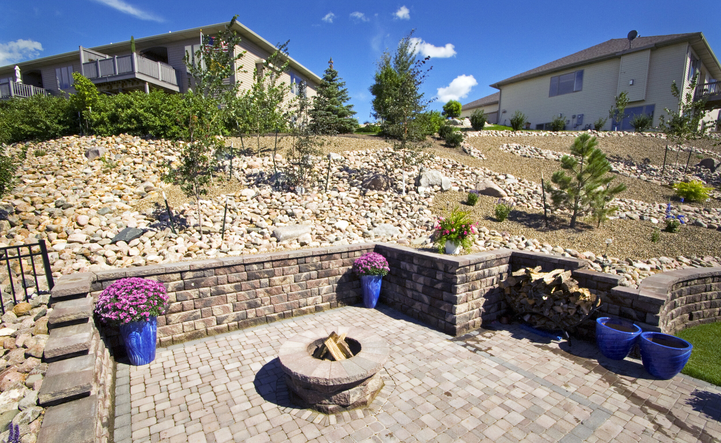res block wall patio fire pit rock plant ALE_0309.jpg