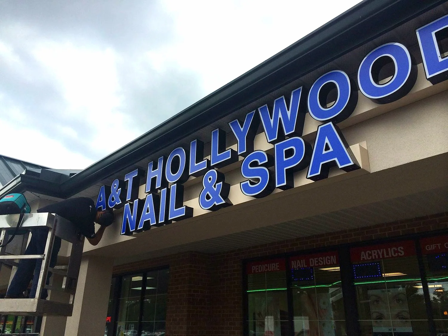 Signs | A&T Hollywood Nail & Spa Sign | Spring Grove, PA