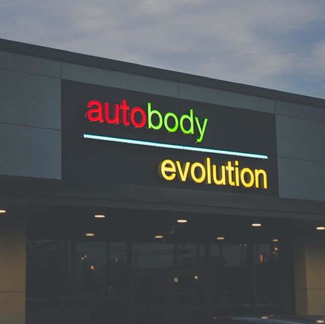 We have completed several signs for @auto_body_evolution recently. This one happens to be our favorite!
We painted the background of the building black and the attacked individual channels letters to the surface. 
Looks sleek!
#autobody #auto #body #