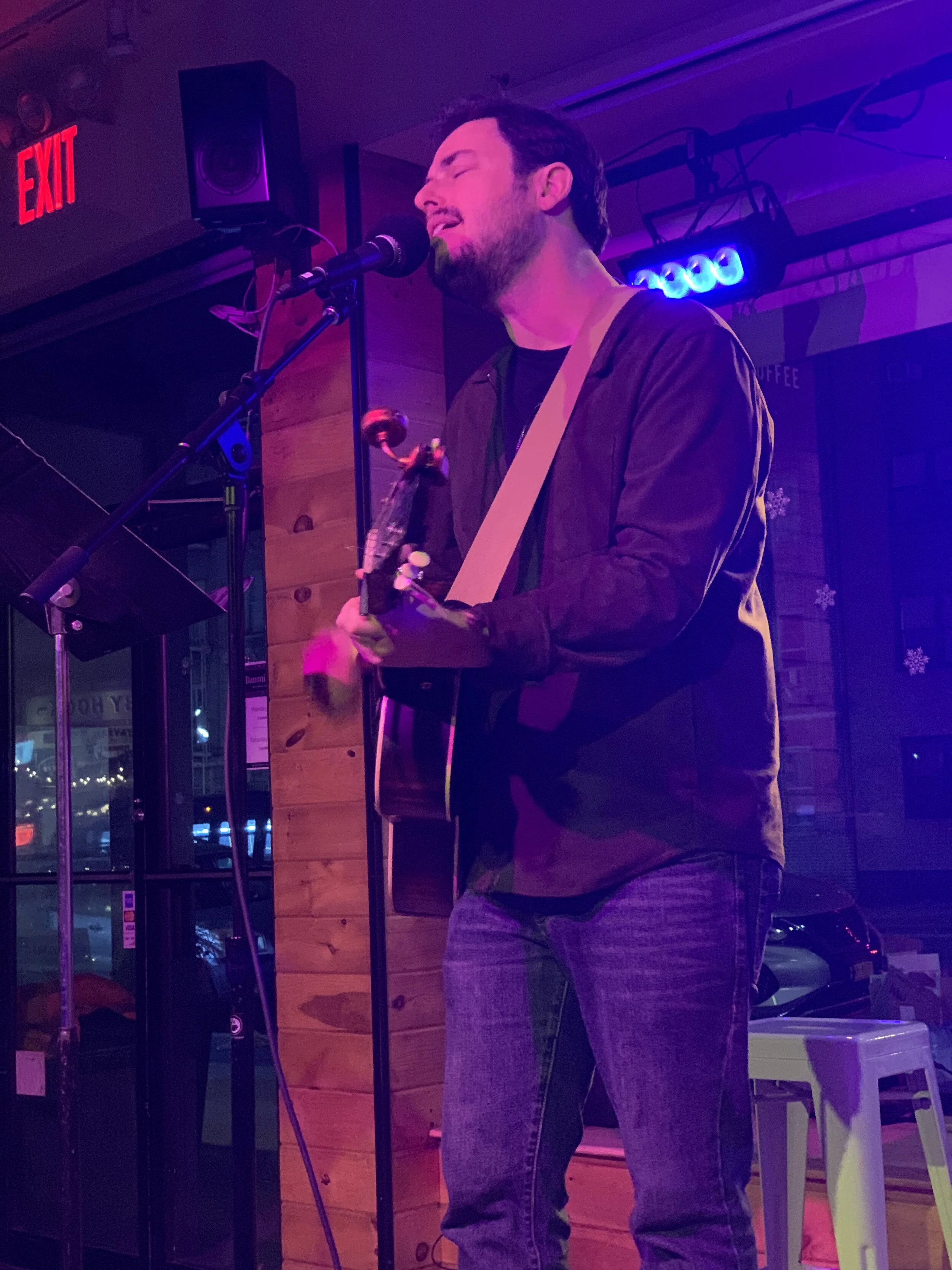 Ben Arthur hosts "Songwriter" podcast session at Buunni Cafe — Dubway