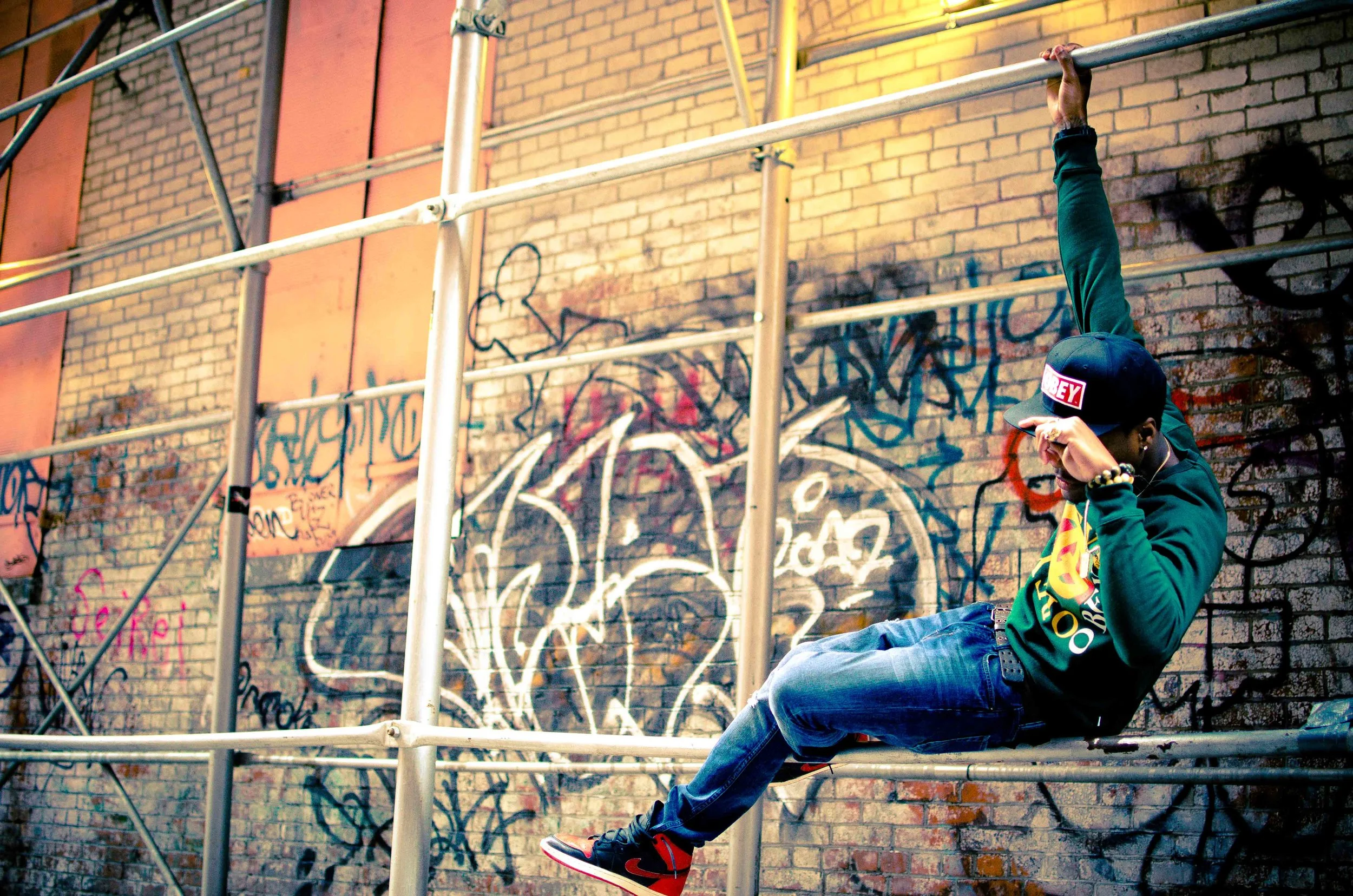 Oswin Benjamin-Stay Schemin-4-Done-1.jpg