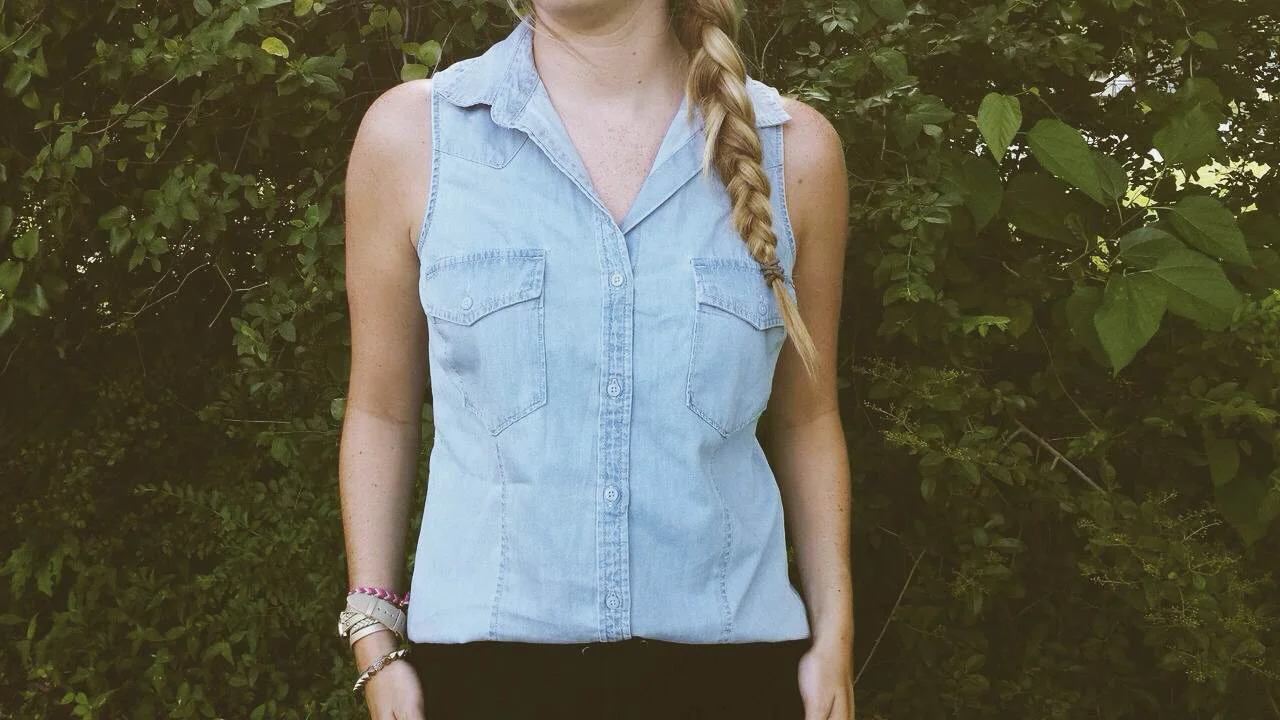 hat: forever21 | shorts: Marshalls | sandals: Madden Girl | bag: Pull and Bear | sunnies: RayBan