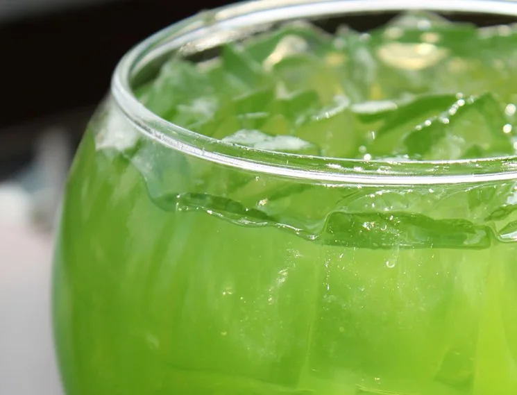 Ingredients 2-3 cups of vodka to taste 2 (2 liter) bottles chilled lemon-lime soda 2 Cups Green Apple Pucker 3 Limes 2 Oranges 1 Ice Ring, or just... ice. I don't always day drink. But when I do, it's at Darby Road HOME on St. Patrick's Day. #JumpOnTheWagon Sláinte!