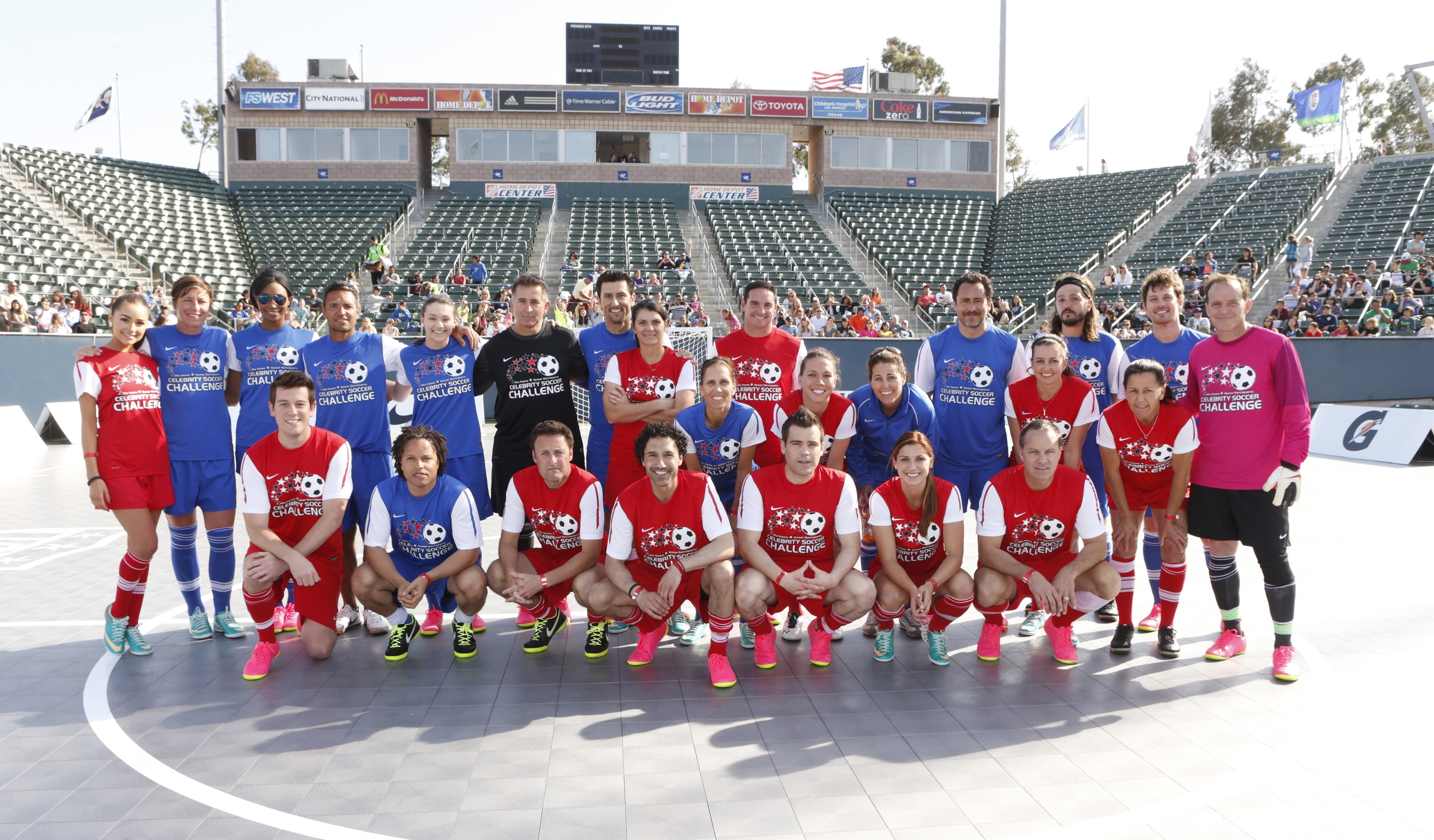 23 3rd Annual Mia Hamm Nomar Garciaparra Celebrity Soccer Challenge Photos  & High Res Pictures - Getty Images