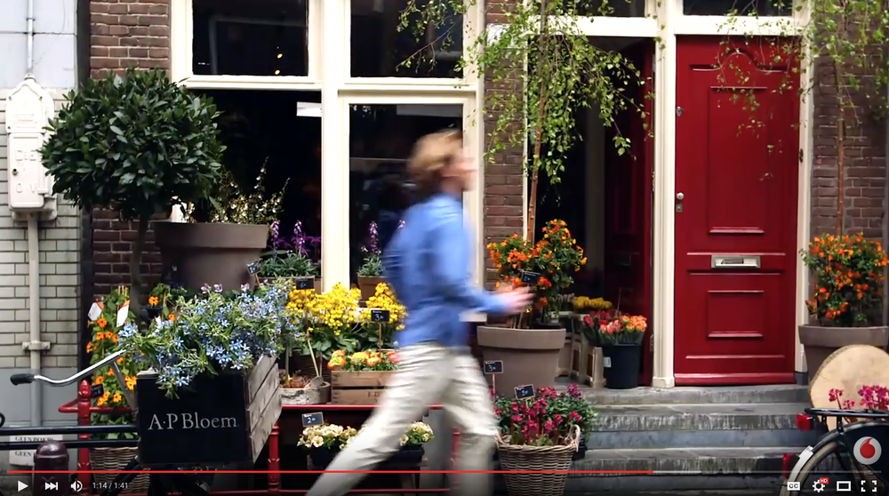 A.P Bloem Amsterdam Bloemist Amsterdam Bloemstuk Vaas bloemen Bloemist Planten bloemenwinkel Tuinieren Kerkstraat Bloemen Bloemenwinkel Tuin Beste bloemist Amsterdam Vodafone TV Commerciële advertentie rozen liefde boeket romantiek boeket