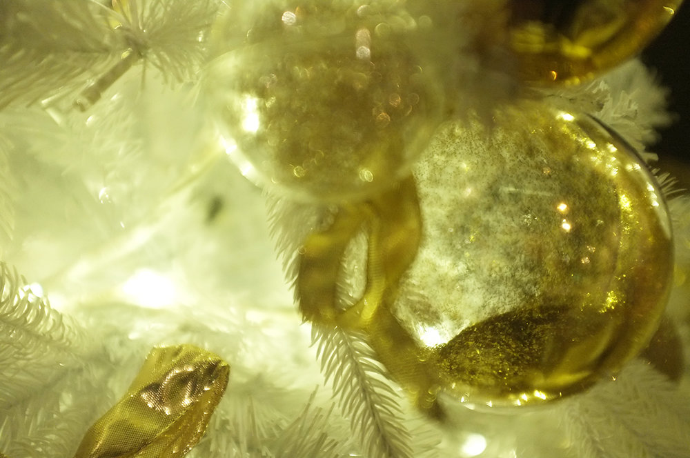 A.P Bloem Bloemist Bloemist Amsterdam Kerkstraat Andaz Prinsengracht boetiek luxe 5 sterren hotel Marcel Wanders Kerst Kerst Boom Kerstboom Decoratie evenement Sterren Gold Goud Boom Bling Ontwerper Beste bloemist Amsterdam kerstbal glitter wit