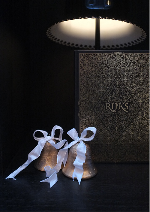 A.P Bloem Bloemist Bloemist Amsterdam Kerkstraat Andaz Prinsengracht boetiek luxe 5 sterren hotel Marcel Wanders Kerst Kerst Boom Kerstboom Decoratie evenement Sterren Gold Goud Boom Bling Ontwerper Beste bloemist Amsterdam klokken Rijks boek boek