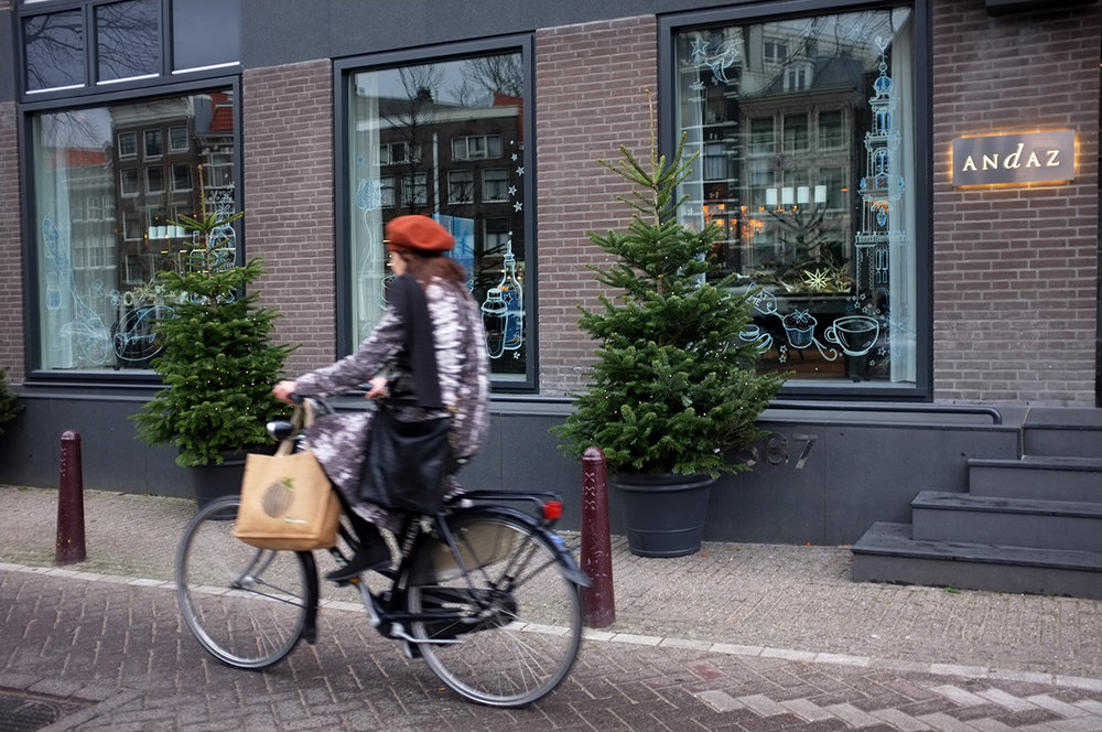 A.P Bloem Florist Bloemist Amsterdam Kerkstraat Andaz Prinsengracht canals boutique luxury 5 star hotel Marcel Wanders Christmas Kerst Boom Kerstboom Decoration event Sterren Gold Goud Tree Bling Designer Best florist Amsterdam cycling Amsterdam cyc…