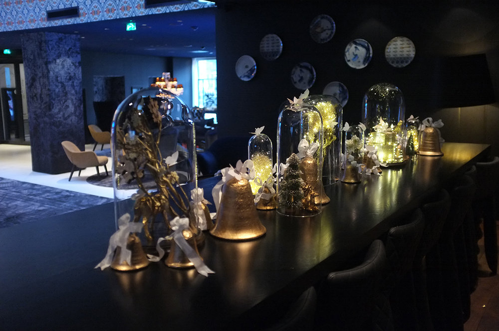 A.P Bloem Florist Bloemist Amsterdam Kerkstraat Andaz Prinsengracht canals boutique luxury 5 star hotel Marcel Wanders Christmas Kerst Boom Kerstboom Decoration event Sterren Gold Goud Tree Bling Designer Best florist Amsterdam domes glass designer