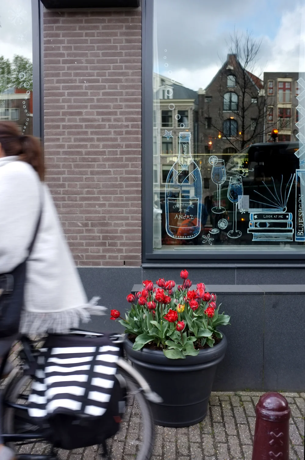 . . . . . #apbloem #florist #amsterdam #bloemist #kerkstraat #bloemen #stijl #styling #floristry #bloemenwinkel #floral #artisan #boutique #kleur #colour #lifestyle #lente #spring #dsfloral #nature #eggs #easter #tulips #luxury #marcelwanders #pasd…