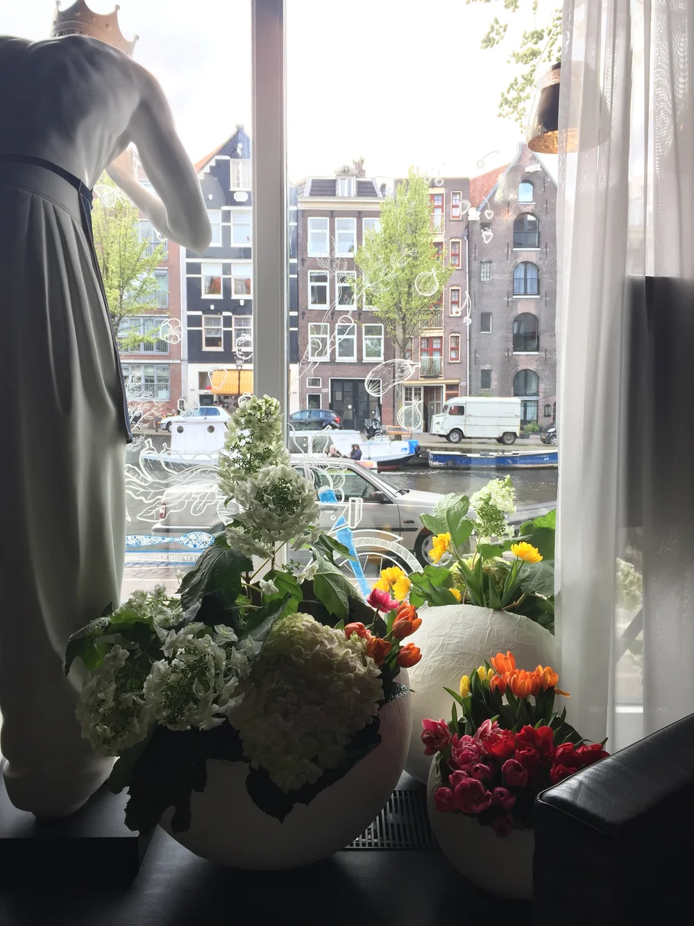 . . . . . #apbloem #florist #amsterdam #bloemist #kerkstraat #bloemen #stijl #styling #floristry #bloemenwinkel #floral #artisan #boutique #kleur #colour #lifestyle #lente #spring #dsfloral #nature #eggs #easter #tulips #luxury #marcelwanders #pasd…