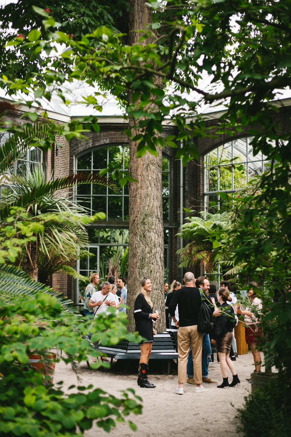 Krem de la krem ​​Lois fashion event A.P Bloem De Hortus Botanicus Flowers Amsterdam bloemist Bloemen evenement tafeldecoratie styling decoratie Boom Boom Palm
