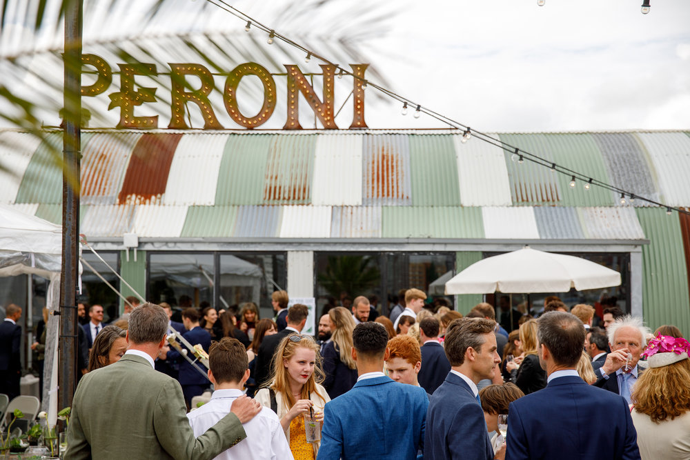 A.P Bloem bruiloft bruiloft bloemist Amsterdam bloemen bloemen trouwen bloemen bloemenwinkel wit tropische bruid bruidsboeket bruidboeket bruiloft hangar locatie noord event evenement tropische bruid bruid bruidegom bruidsboeket ceremonie ceremonie
